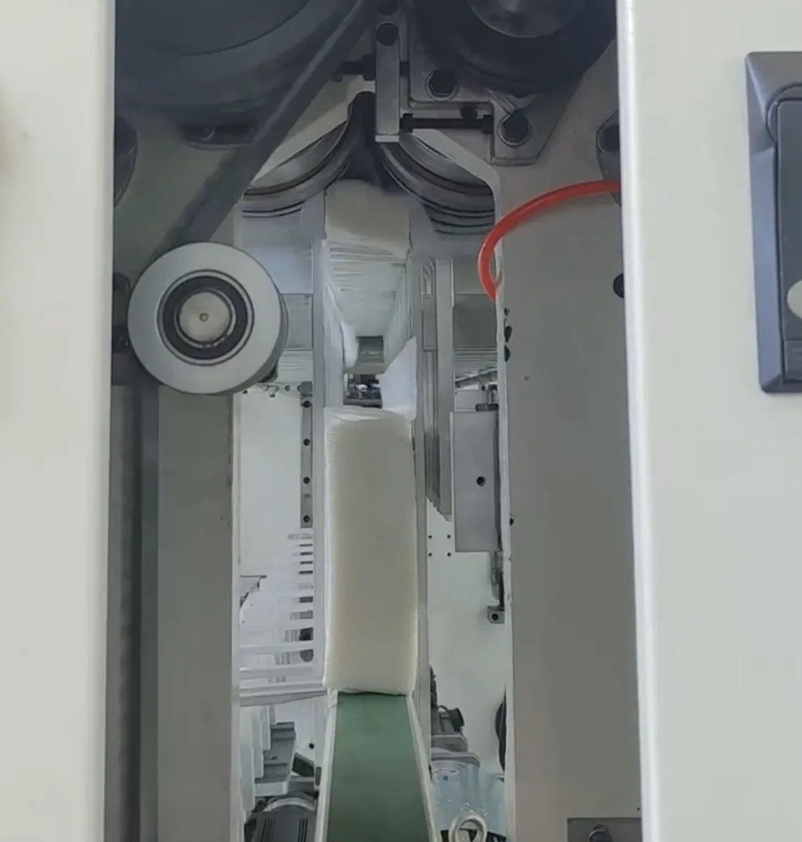 Máquina de toalhas de mão dobradas em Z/N com laminação de cola e rebobinador de toalhas de cozinha 4