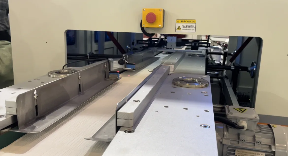 Máquina de toalhas de mão dobradas em Z/N com laminação de cola e rebobinador de toalhas de cozinha 5